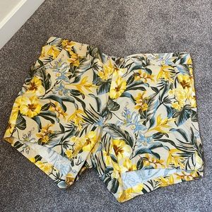 Never worn. Old Navy botanical linen short size 18